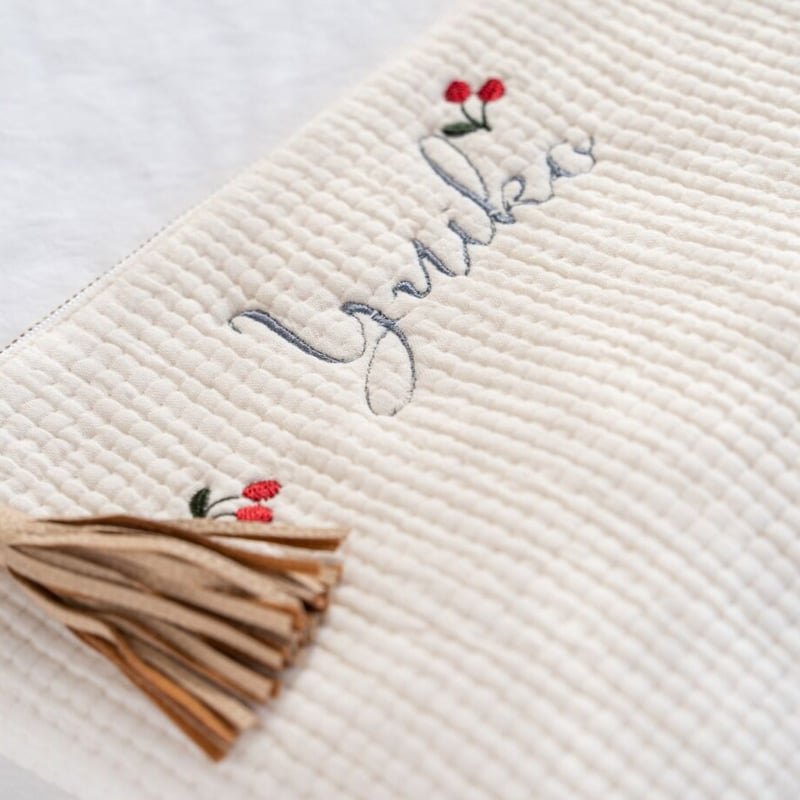 ふわふわ🍒刺繍のポーチ | STARLILY