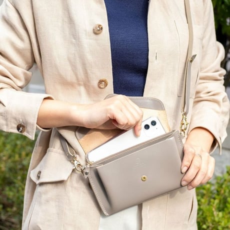 MEDIUM PURSE WITH STRAP