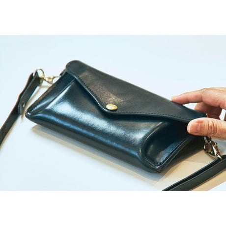 MEDIUM PURSE WITH STRAP
