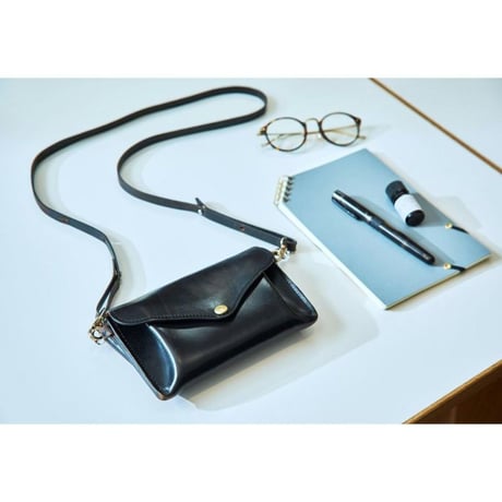 MEDIUM PURSE WITH STRAP
