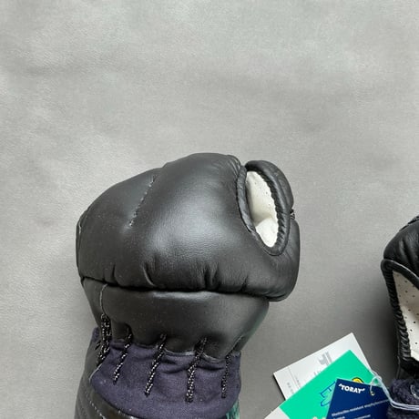 甲手　学販用黒人工皮革　手の内　白パンチ　制菌加工