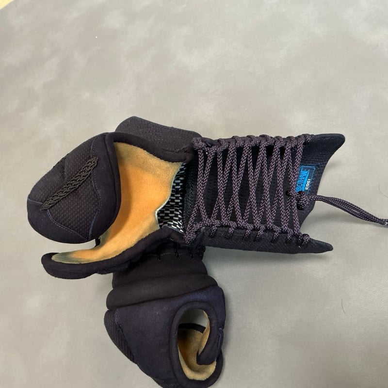 入手困難 4mm 本革紺奴 手の内白鹿革 中型 海外製 紺鹿革奴甲手 ソルボ入 手の内茶鹿革 | 武道総社