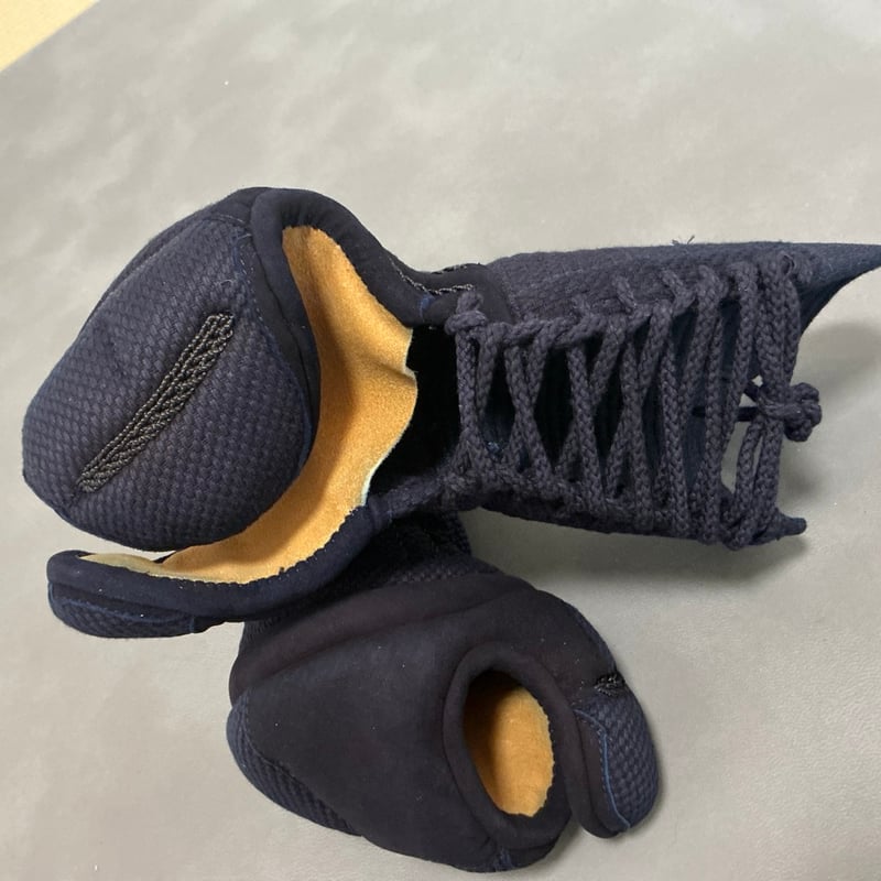 入手困難 4mm 本革紺奴 手の内白鹿革 中型 海外製 紺鹿革奴甲手 ソルボ入 手の内茶鹿革 | 武道総社