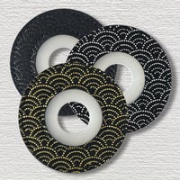 綺麗な印伝風紋様　印伝風鍔止めゴム青海波