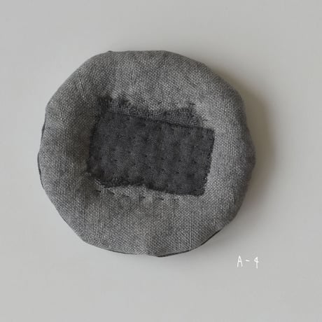 糸so. 　継布まる敷き　べんがら染め A