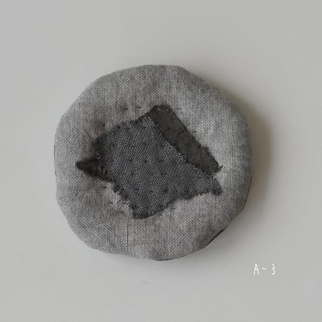 糸so. 　継布まる敷き　べんがら染め A