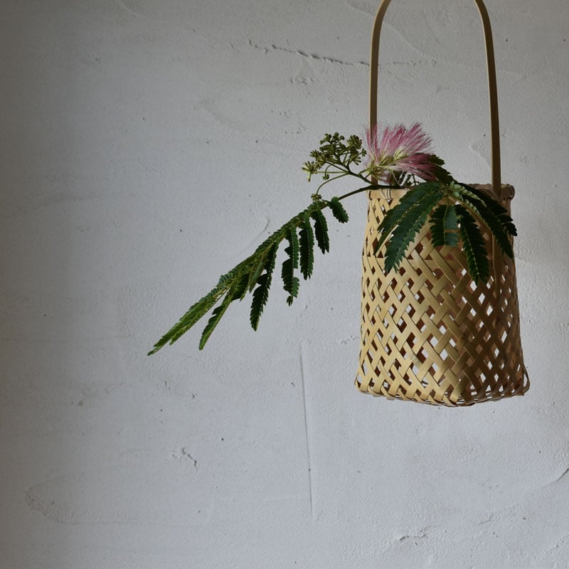 古竹製　竹編籠型吊行灯　三又竹脚吊行燈　キシマ製　100V/40W 古竹製 竹編籠型吊行灯 三又竹脚吊行燈 キシマ