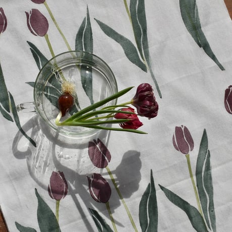 アケモドロ　型染め手ぬぐい　Bordeaux tulips