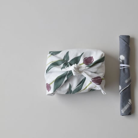 アケモドロ　型染め手ぬぐい　Bordeaux tulips