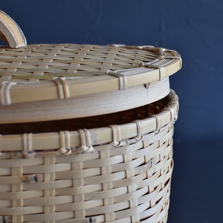 竹編みの蓋付ストック籠