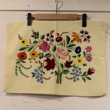 ハンガリー　カロチャ刺繍　ピローケース　花束