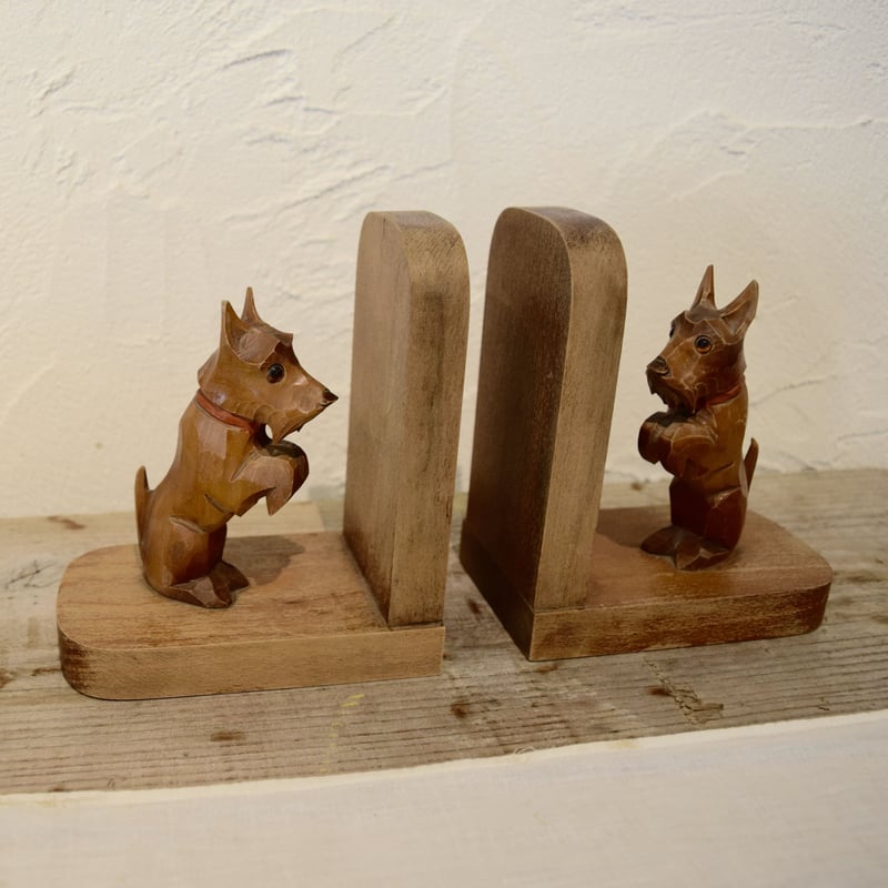 ハンガリー テリア犬のブックエンド | Kitten Blue