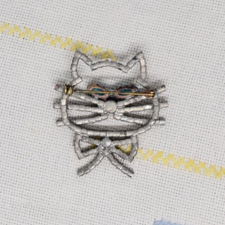 チェコ　ガラスラインストーンブローチ　青い目の猫さん