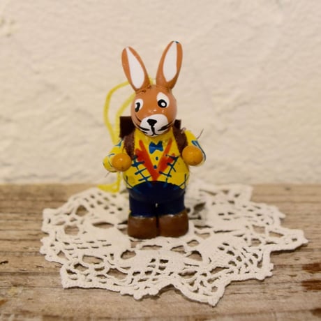 ドイツ　ウサギのオーナメント　黄色のジャケット