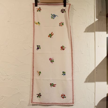 ハンガリー　カロチャ刺繍　テーブルクロス　小花