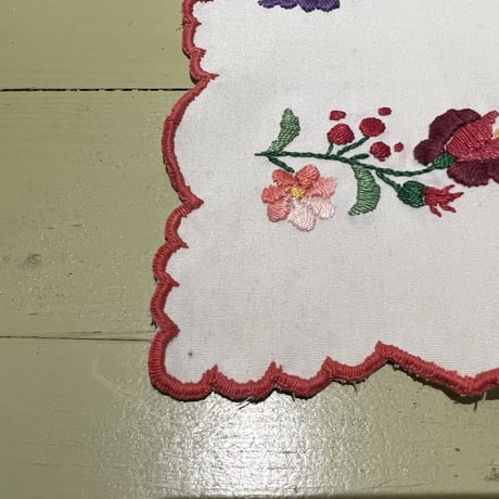 ハンガリー　カロチャ刺繍　テーブルクロス　花束と小花３