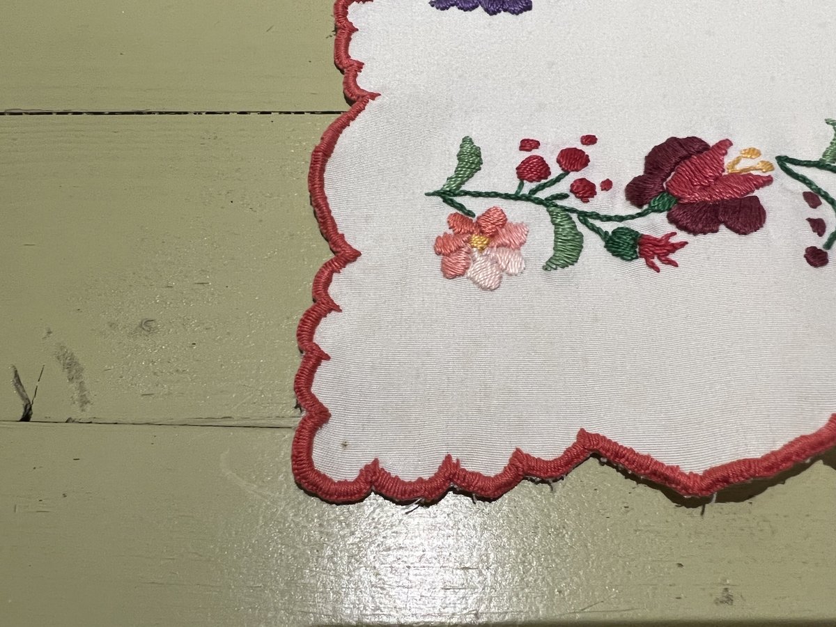 ハンガリー　カロチャ刺繍　テーブルクロス　花束と小花３