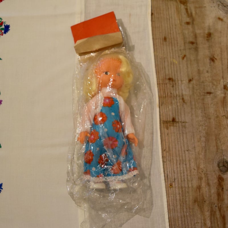 旧東ドイツ 花柄ワンピースの女の子 デッドストック | Kitten Blue