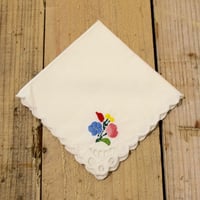 ハンガリー　ハンカチ　ワンポイントのカロチャ刺繍