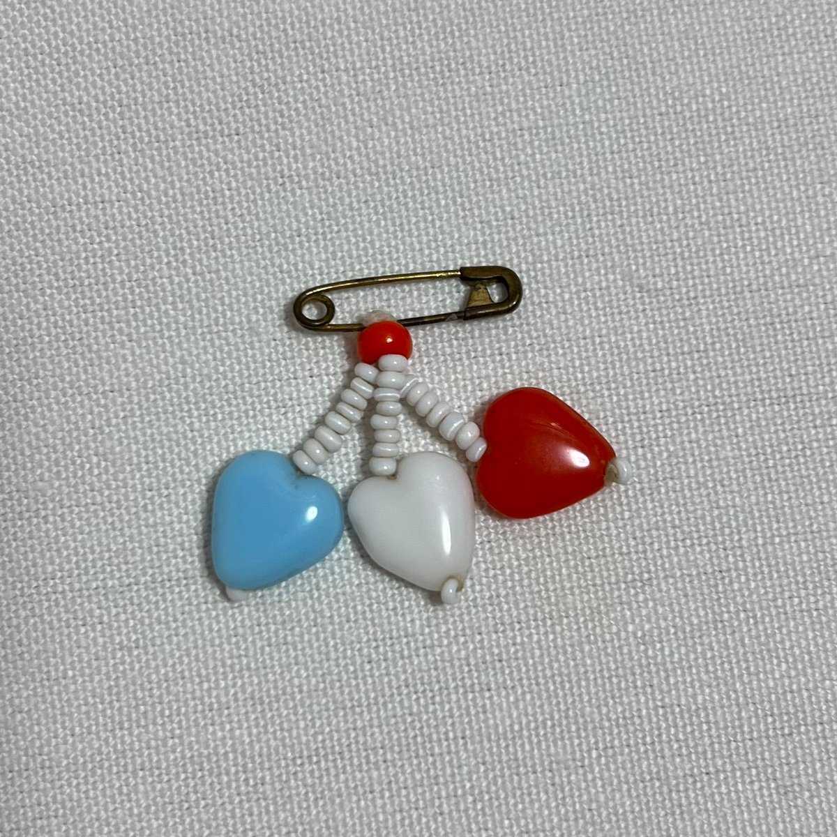 チェコガラス　ネコのブローチ fit=scale-down,w=1200