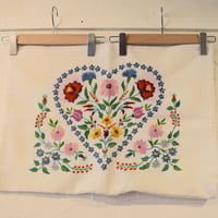 ハンガリー　カロチャ刺繍　ピローケース　ハート