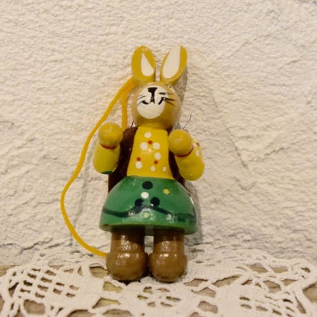 ドイツ　ウサギのオーナメント　緑スカート
