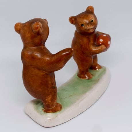 ハンガリー　ボール遊びをするクマのきょうだい　フィギュリン