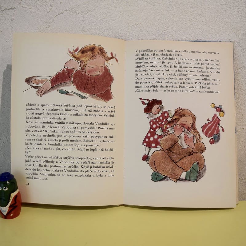 チェコ 絵本 「Vendulciny orisky」絵Vilma Kotbova-Vrbova チェコ 絵本 「Vendulciny orisky」絵Vilma Kotbova-Vrbova