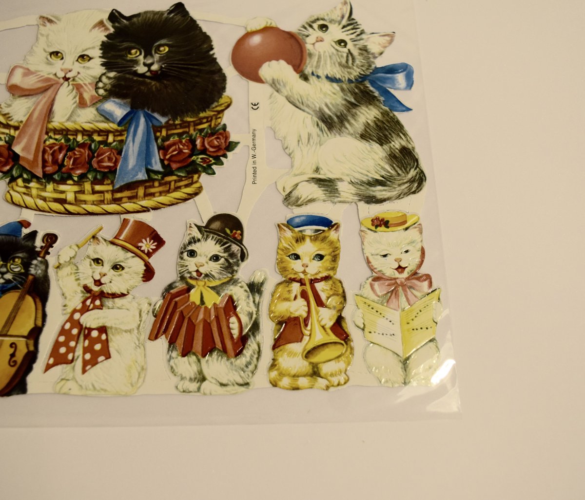 * vintage ornament ❀ オレンジ色のカゴに入った 猫ちゃん vintage ornaments ❀ かごに入った猫ちゃん (b) * vintage ornament