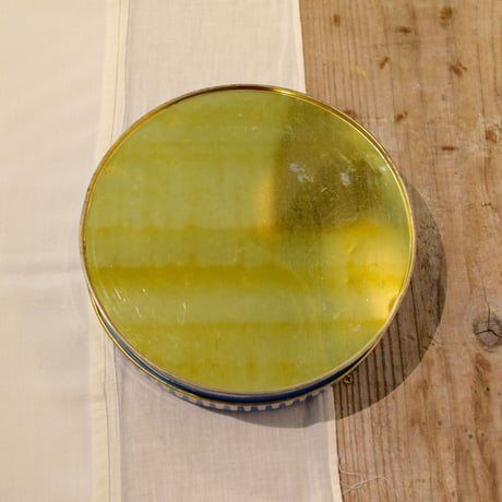チェコ　お菓子の缶　噴水