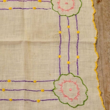 チェコ　ハンカチ　お花の刺繍