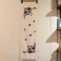 ハンガリー　カロチャ刺繍　テーブルクロス　花束と小花１