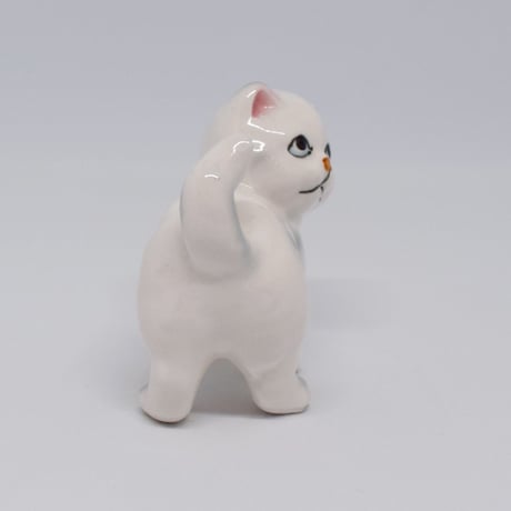 ドイツ　もふっとおしりの白猫　フィギュリン