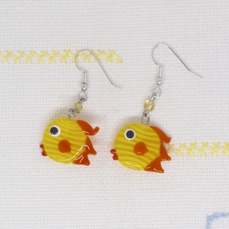 チェコ ボヘミアガラス ピアス 魚 イエロー