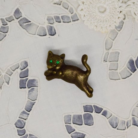 チェコ　ぷっくり猫さんのブローチ