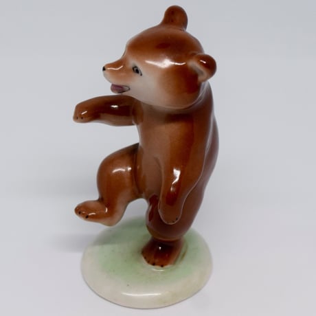 ハンガリー　愉快に踊るクマのフィギュリン