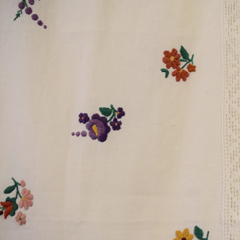 ハンガリー カロチャ刺繍 テーブルクロス 小花 | Kitten Blue