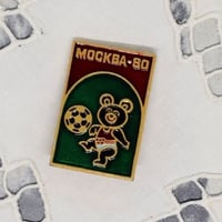 こぐまのミーシャ　バッジ　サッカー