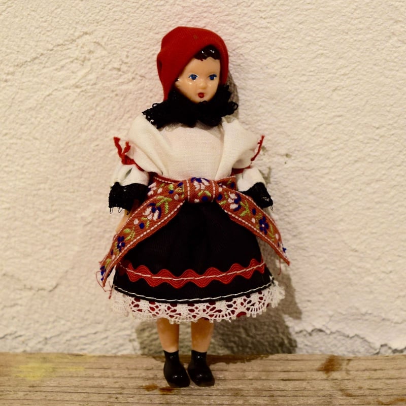 チェコ すらりとした民族衣装のお人形 南モラヴィア地方 | Kitten Blue