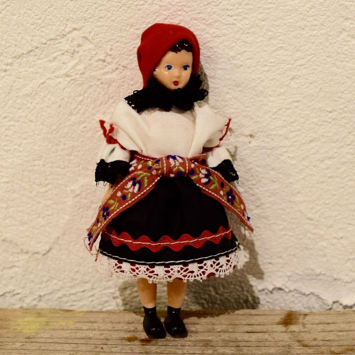 チェコ すらりとした民族衣装のお人形 南モラヴィア地方 | Kitten Blue