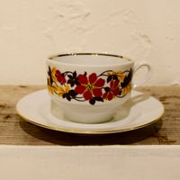 旧東ドイツ　落ち着いた花模様のカップ&ソーサー