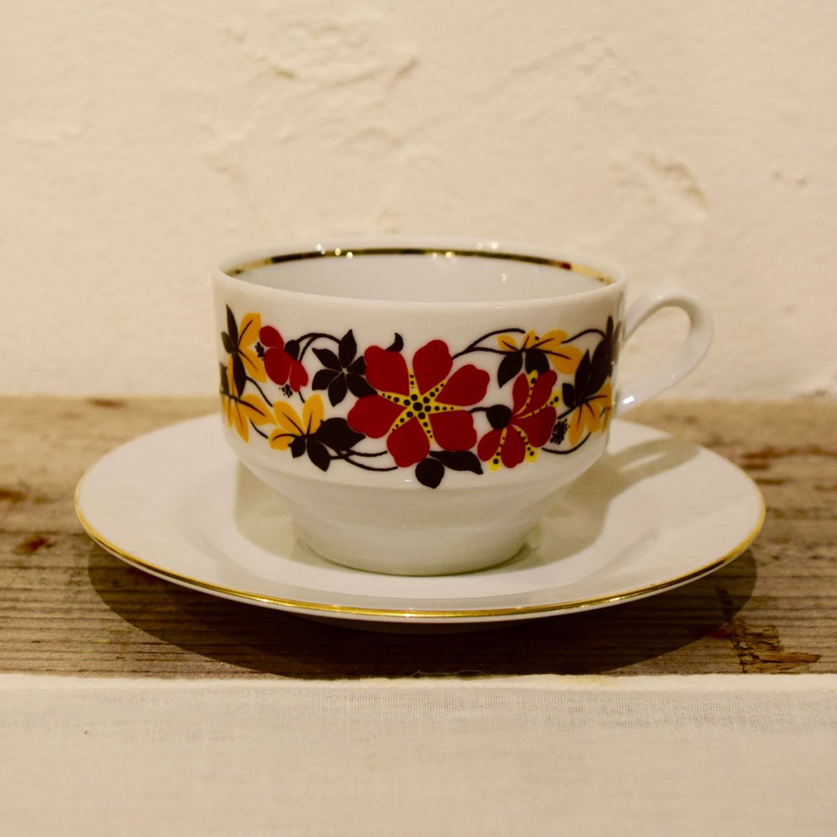 旧東ドイツ 落ち着いた花模様のカップ&ソーサー | Kitten Blue