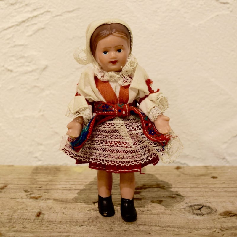【超稀少！】チェコスロヴァキア製 モラヴィア民族衣装人形2体ペア デッドストック Amazon.co.jp: 超稀少！チェコスロヴァキア製 モラヴィア民族衣装人形2