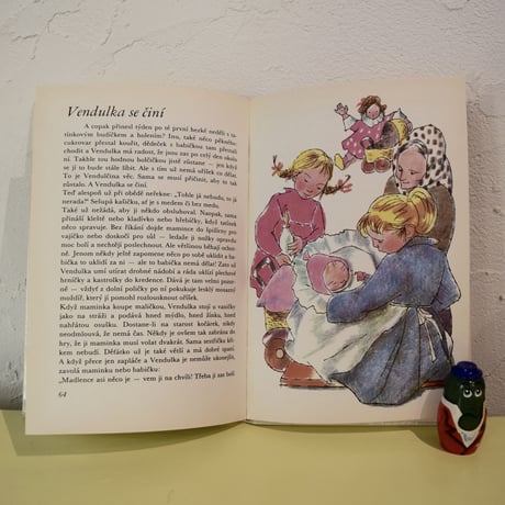 チェコ　絵本　「Vendulciny orisky」絵Vilma Kotbova-Vrbova