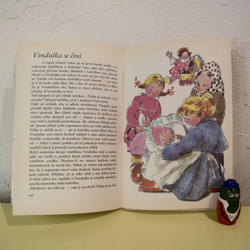 チェコ 絵本 「Vendulciny orisky」絵Vilma Kotbova-Vrbova チェコ 絵本 「Vendulciny orisky」絵Vilma Kotbova-Vrbova