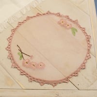 ブルガリア　透けるドイリー　ピンクの花