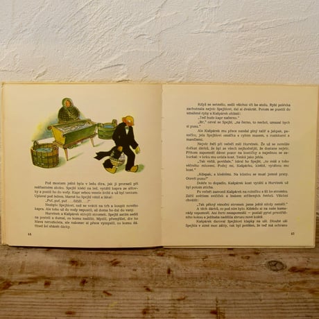 チェコ　本「Vesela dobrodruzstvi Kasparka, Spejbla a Hurvinka」1968年