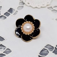 ハンガリー　お花のピンブローチ　パール