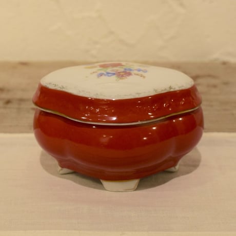 ハンガリー　赤い小物入れ　花柄