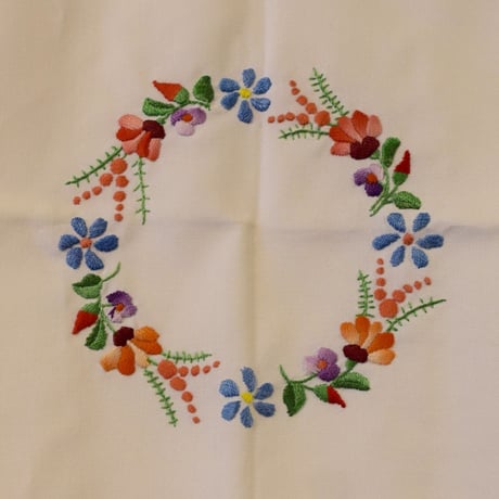 ハンガリー　カロチャ刺繍　スクエア２